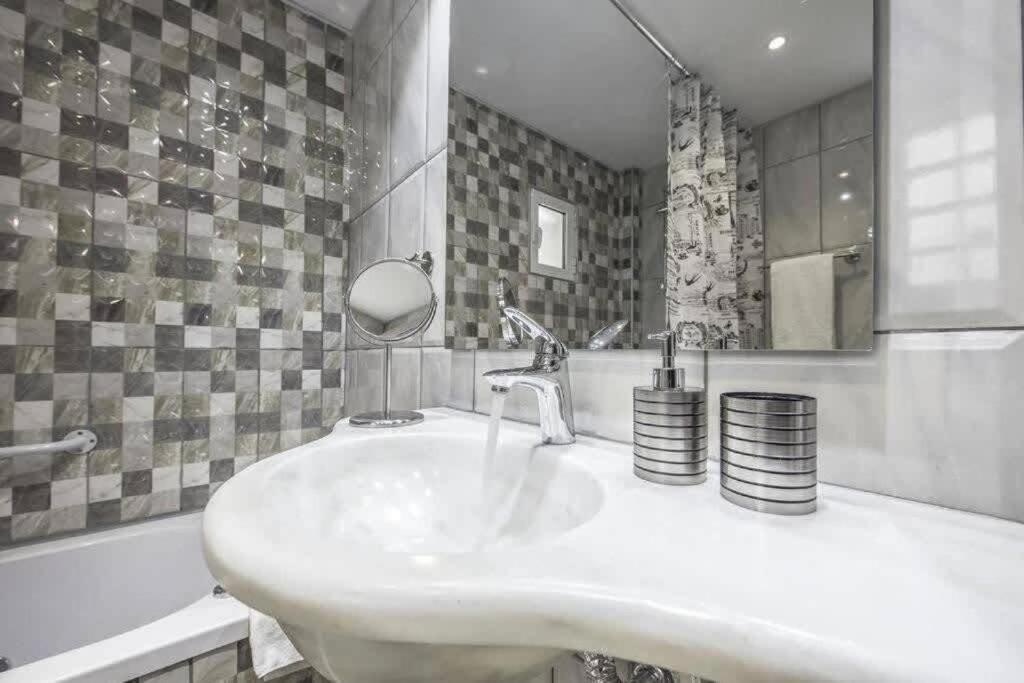Modern Fully-Equipped House, 5 Min Walk From Metro Villa Athens Exterior photo
